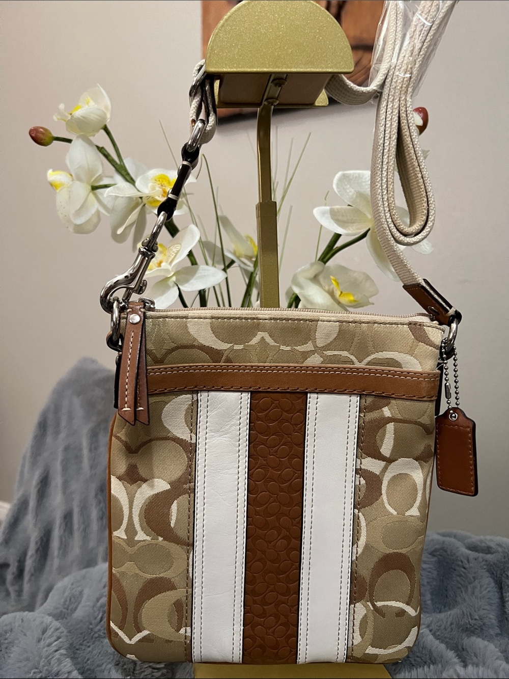 Coach Y2K Beige/White/Tan Signature Stripe Crossbody Bag EUC retail $198